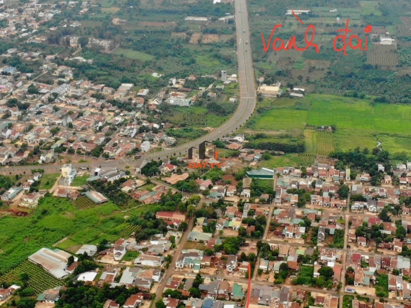 Bán lô đất đường J Cưebua, ra trung tâm phố cũ 2km giá chỉ 655 triệu.