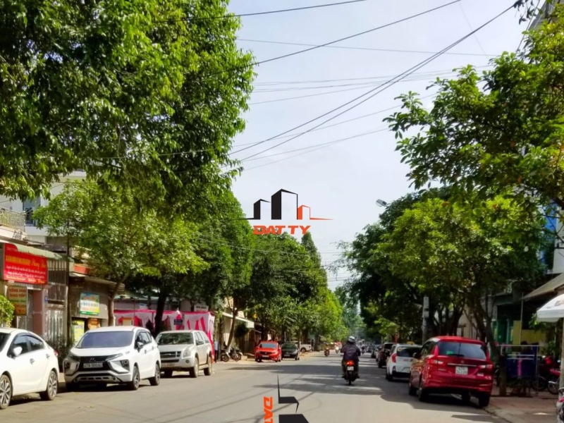 Cần bán lô đất đầu đường Nguyễn Thượng Hiên.