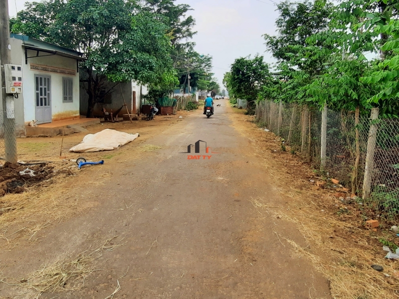 Lô đất buôn HDOK xã Ekao – Đường nhựa kinh doanh – Cách Đường Chính Y Wang 200m.