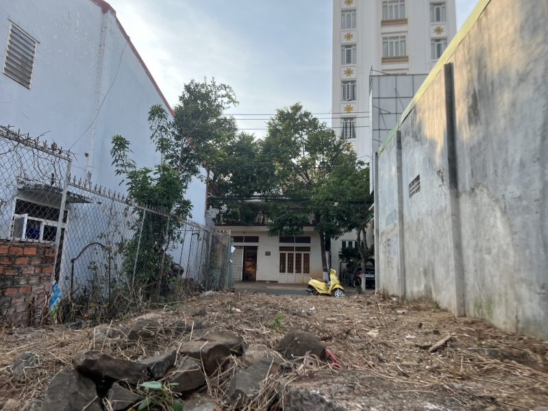 Bán đất mặt tiền Nguyễn Công Trứ đối diện khách sạn Pơ giá 4.8 tỷ