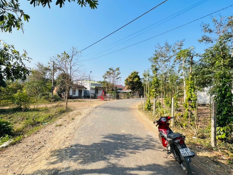 Chỉ 270/ Lô Đất Ngay Trường THCS Nguyễn Trải KRông EaNa – Cách Ngã 3 Duy Hoà 8km.