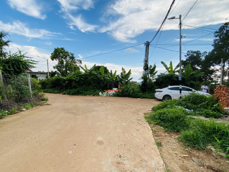 Đất mặt tiền đường Nguyễn Huệ -Tân Lợi